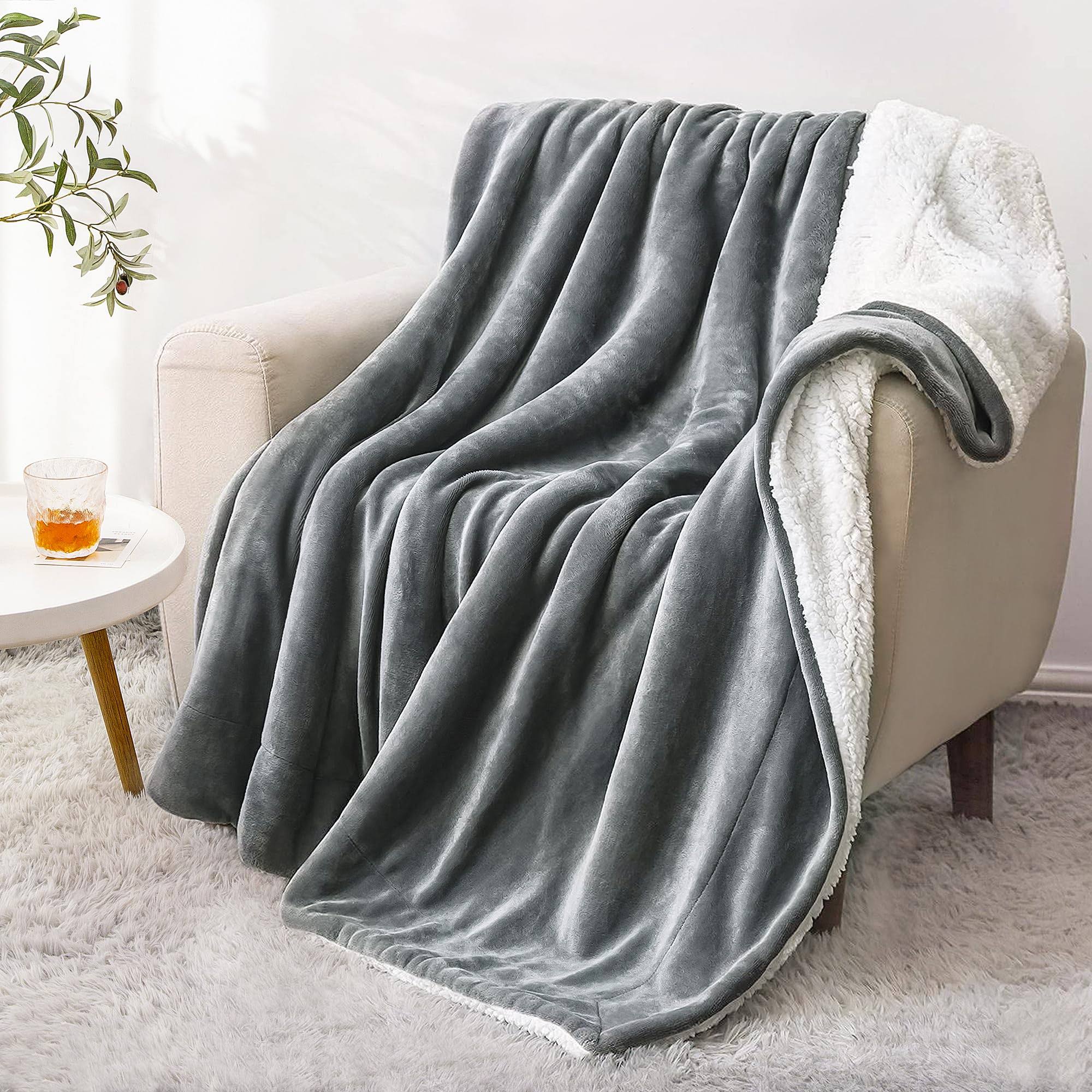 ff9ea90adf383c0dfe766e29e84b6e45b3430e54fff3e9d05f00345a7b932fd8.jpg BEDELITE Sherpa Fleece Blanket Twin Size - Image 1