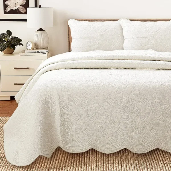 Blantyre Scalloped Edge Cotton 3-Piece Oversized Quilt Set - King, Off-White