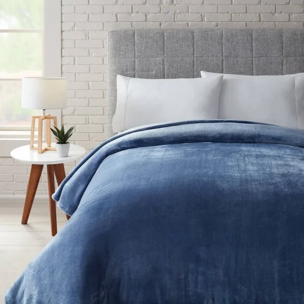 Better Homes & Gardens Luxury Velvet Plush Blanket, Twin, Blue