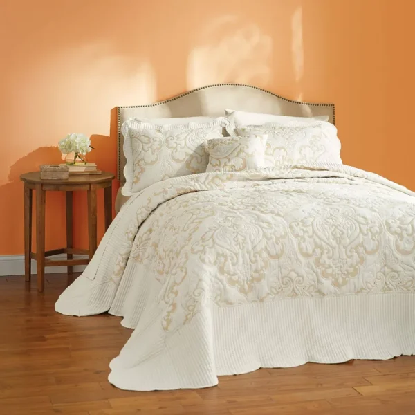 Amelia Bedspread by BrylaneHome in Ivory (Size Full)