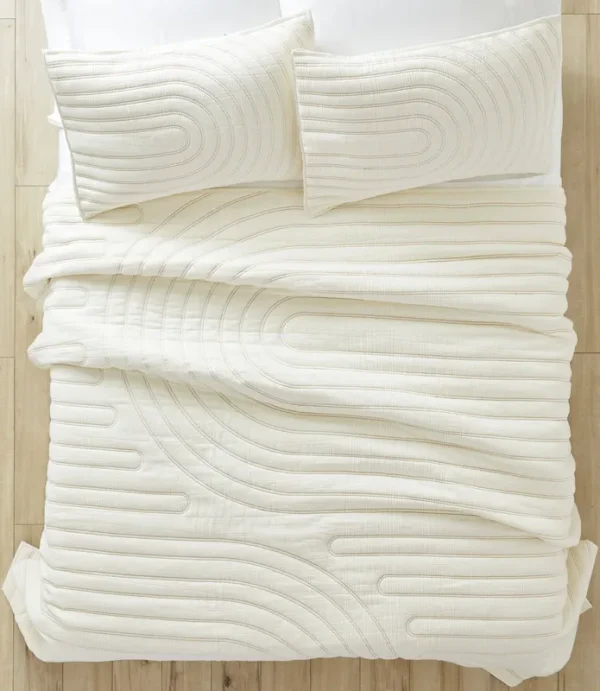 Better Homes & Gardens White Textured Arched Cotton Quilt, Queen