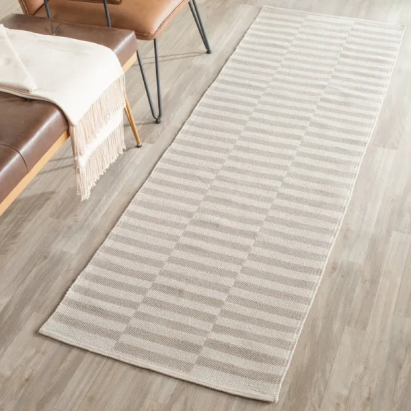 Safavieh Montauk MTK715E 2'3" x 3'9" Ivory / Light Grey Area Rug