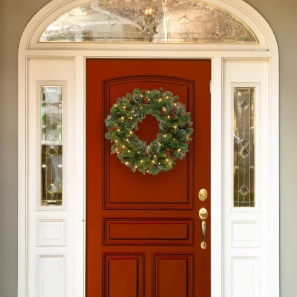 Crestwood Lighted Wreath Three Posts Size: 24"
