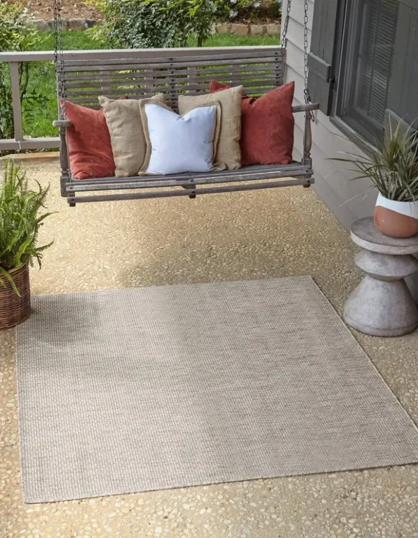 Unique Loom Outdoor Solid Light Gray 5 ft. Square Area Rug