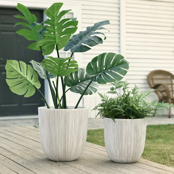 LuxenHome 2-Piece Mediterranean White Tapered Round Plastic Planters Set