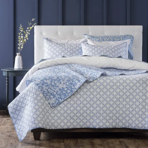 Martha Stewart Quilt Set, Pamela, Blue, Queen, 3-Pieces