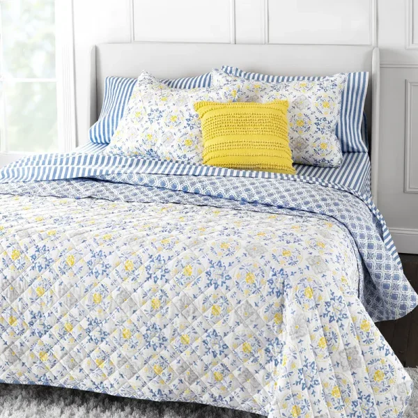 Martha Stewart Candace 3-Piece Quilt Set with Shams, Queen