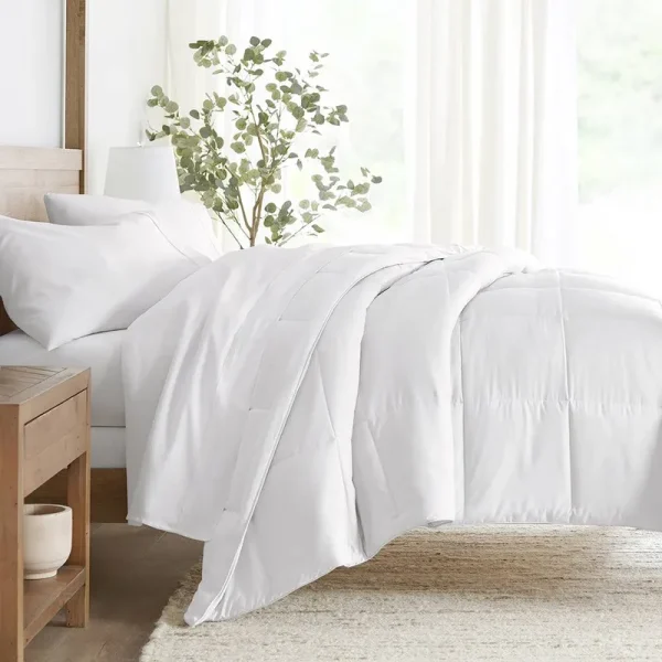 ienjoy Home White All-Season Down-Alternative Comforter Queen