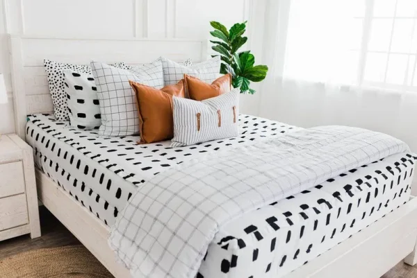 Kennedy Black & White Zipper Bedding | Beddy's Twin / Minky / Original