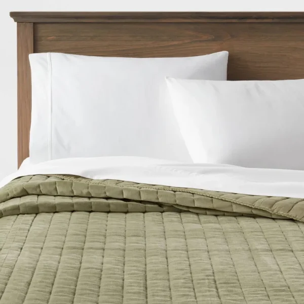 King Channel Stitch Velvet Quilt Green - Threshold