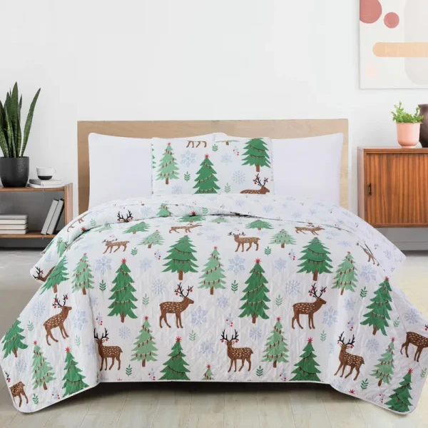 Great Bay Home Christmas Trees Reversible Quilt Set with Sham (Twin, Deer / Trees / Snow)