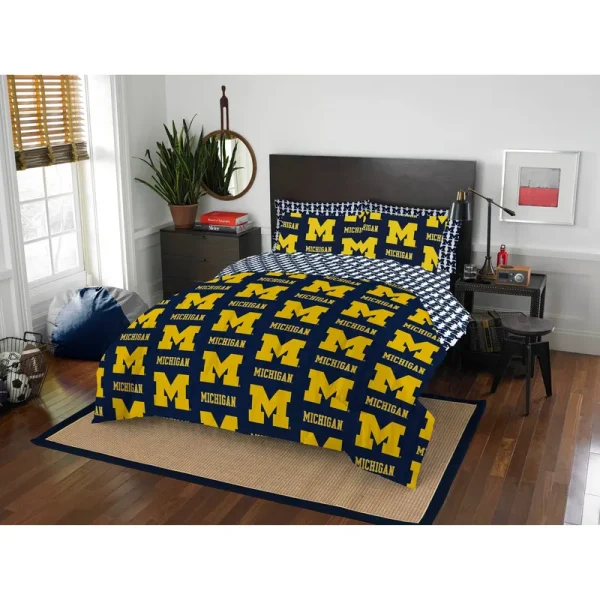Northwest NCAA Michigan Wolverines Bed in A Bag Set, Full, Rotary