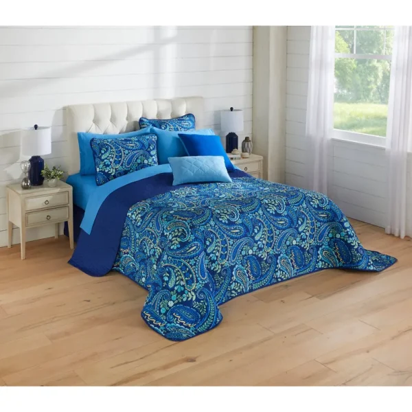 Reversible Quilted Bedspread by BH Studio in Navy Paisley (Size Twin)