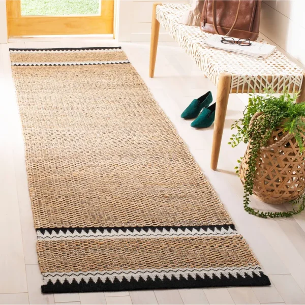 Safavieh Natural Fiber NF874B Natural / Black Rug - 2' 6" x 8'