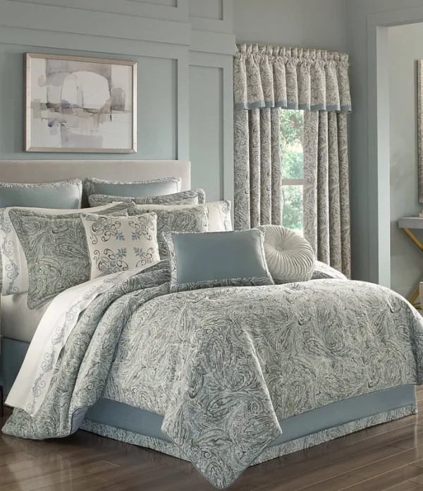 J Queen New York Giovani Comforter Set - Spa - King