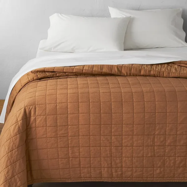 King Heavyweight Linen Blend Quilt Warm Brown - Casaluna